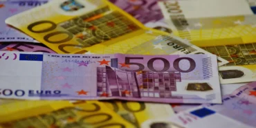 Çikolata Kutusundan 220 Bin Euro Çıktı